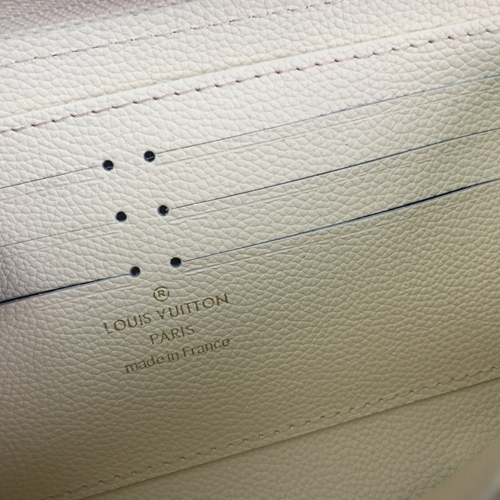 LVコピーウォレット着用イメージ